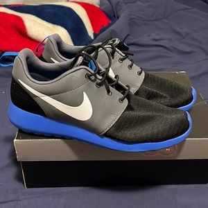 Nike Roshe size 9.5